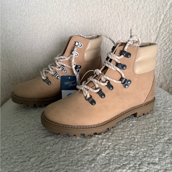 Universal Thread Tan and Cream Tully Lace Up Winter Hiking Boots - Picture 1 of 8